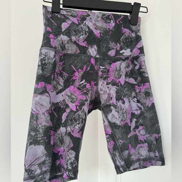 SOLD: π LULULEMON - Bike Shorts - Picture 3 of 8